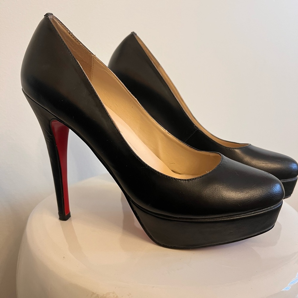 Designer black leather pumps size 40 EUR